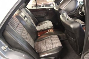 Stilfuld transport i enkeltsæder bagi - og gerne i 80'er-ternede del-lædersæder, tak.